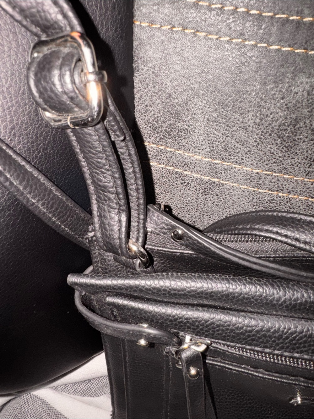 Rosetti black purse multiple compartments adjustable straps - Picture 14 of 15